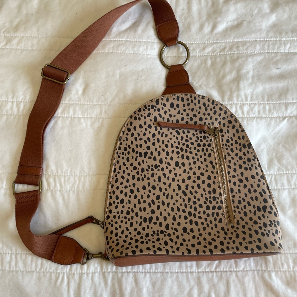 Universal Thread Shoulder bag